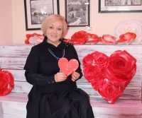 Вера Викторовна Глухова поздравляет всех влюбленных с их праздником.